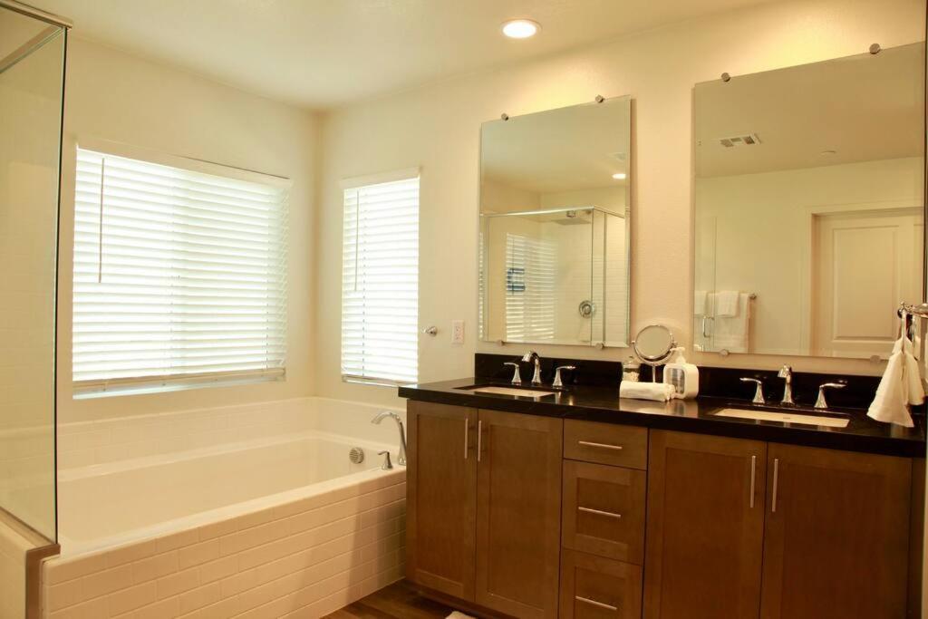 فيلا Vineyard Poolside Retreat Winchester المظهر الخارجي الصورة
